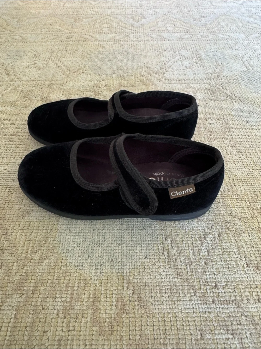 Cienta Girls Black Velvet Mary Jane Flats